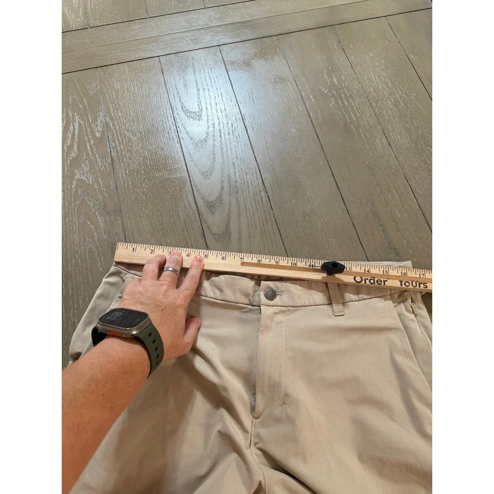 lululemon Commission Shorts Mens 33 Khaki 8 Inch Warpstreme Stretch Golf